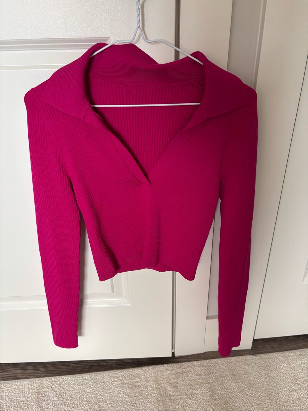 Babaton Bright Fuchsia Ribbed V-Neck Top